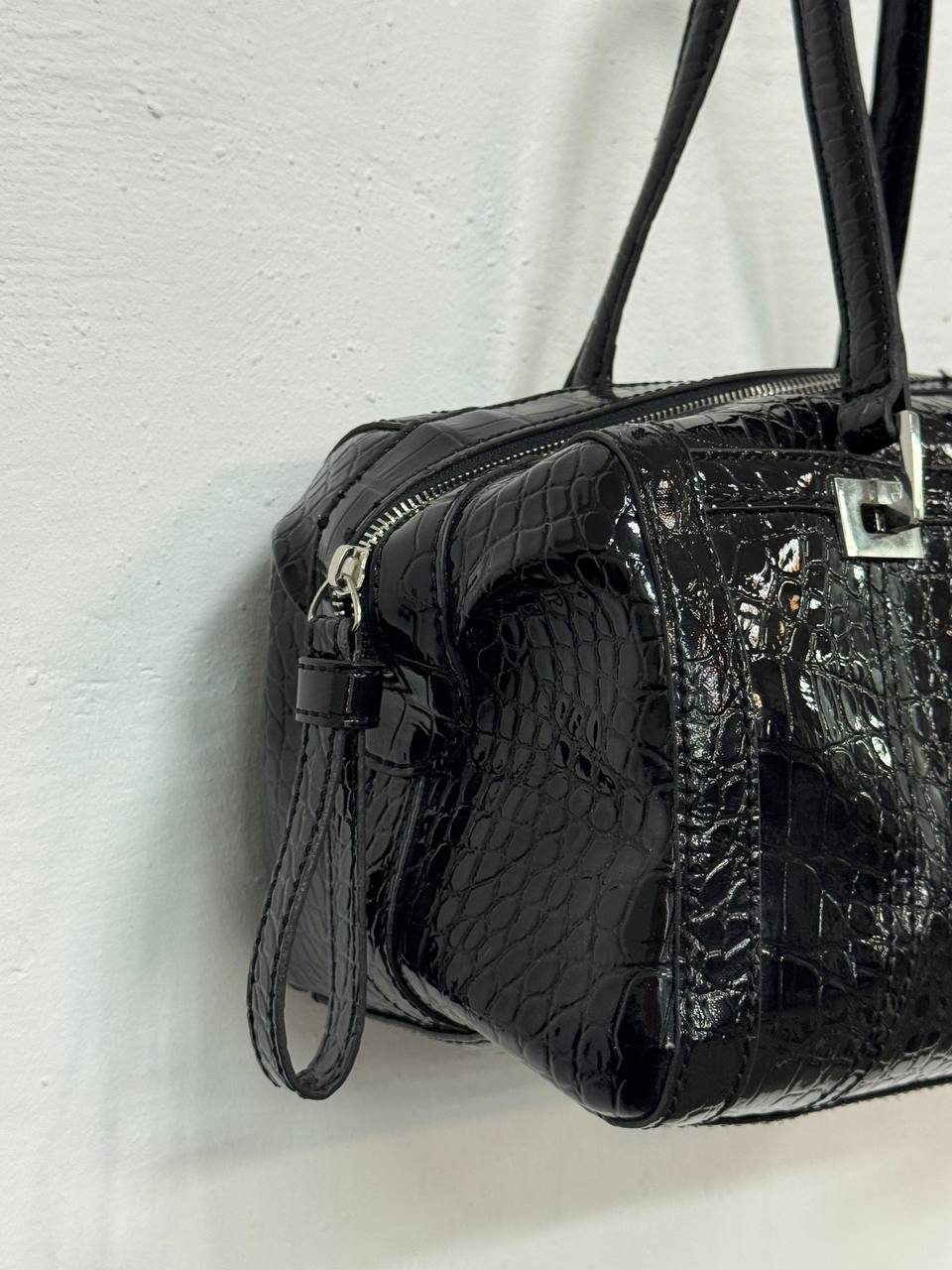 Vintage Y2K Guess Kiss Bag
