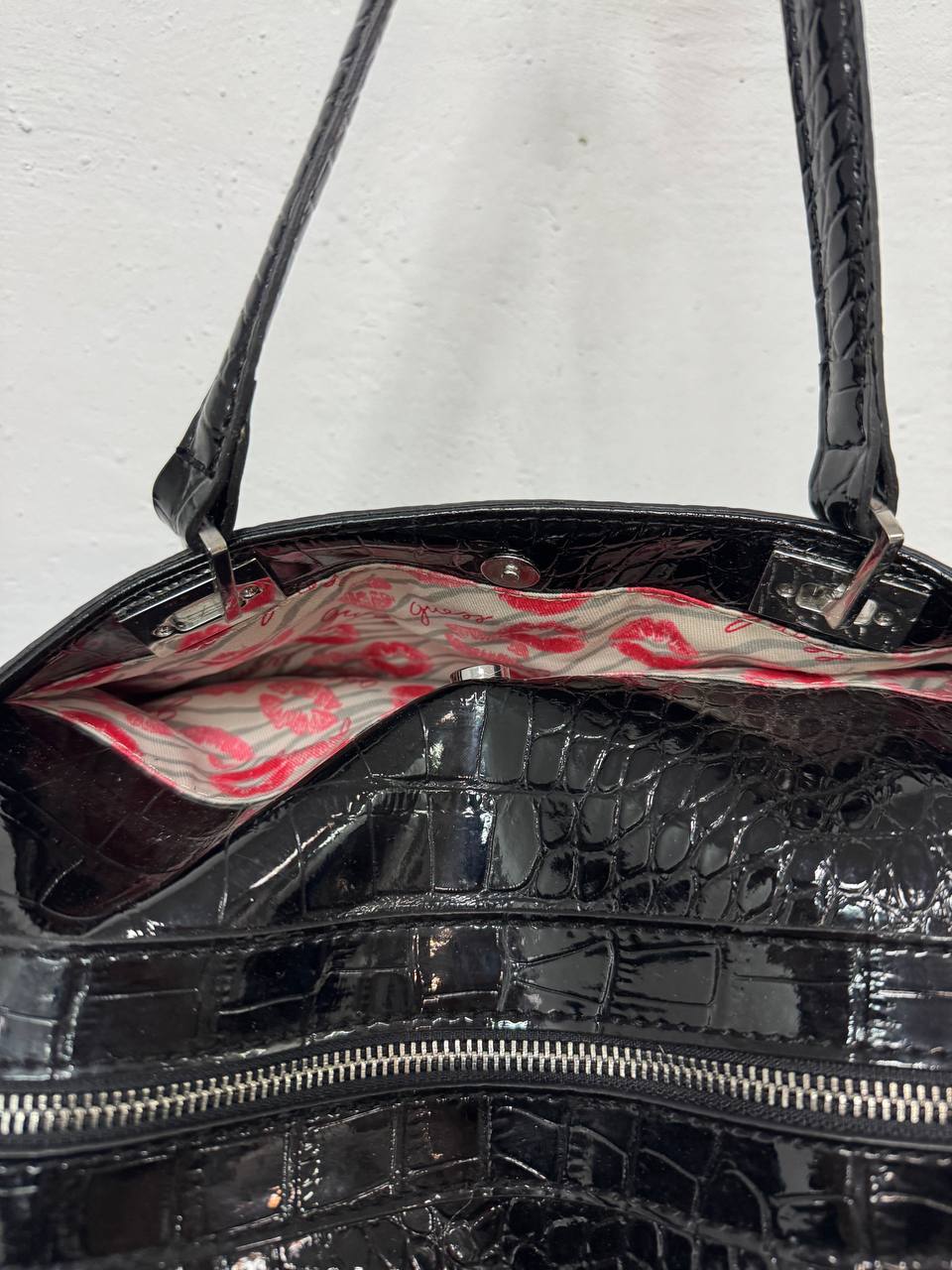 Vintage Y2K Guess Kiss Bag